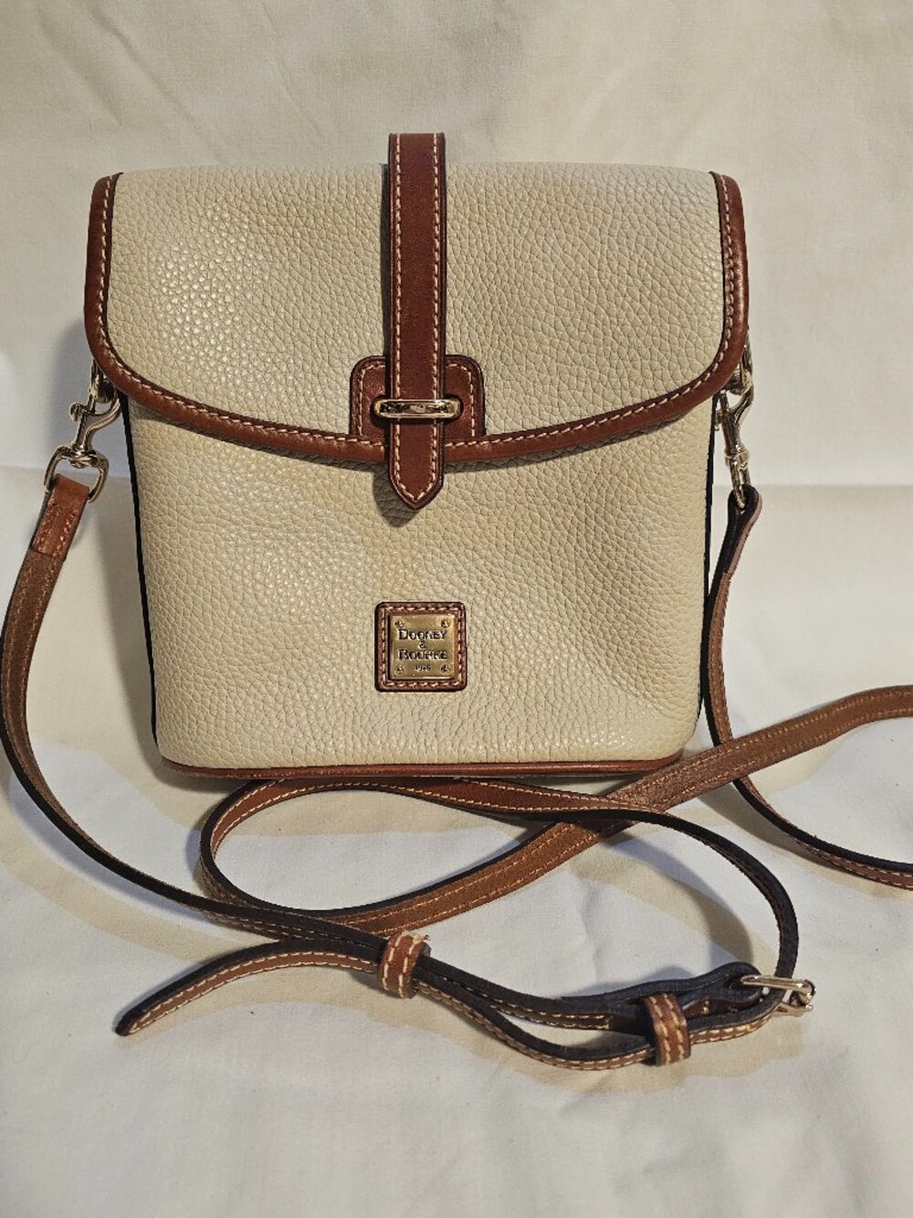 Dooney and Bourke crossbody purse
